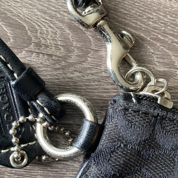 Coach wristlet. - Picture 4 of 4